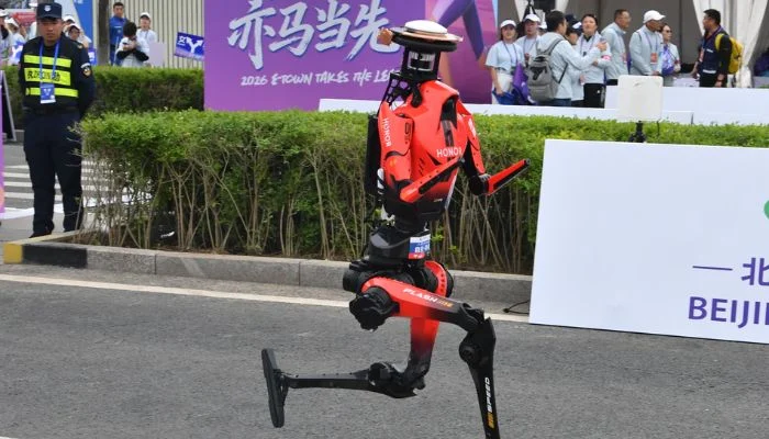Chinese Humanoid Robot ‘Lightning’ Breaks Human Records, Runs 100m In 9.32 Seconds