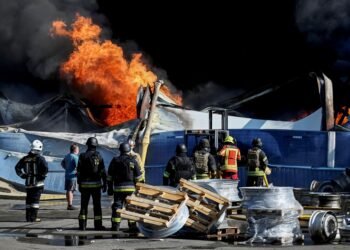 37 Killed, Hundreds Evacuated After Russian Strike Hits Kyiv Weapons Depot