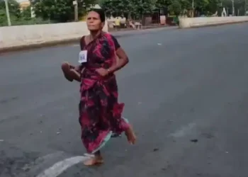 Incredible As Barefoot Indian Mother Wins Marathon To Fund Daughters’ Education