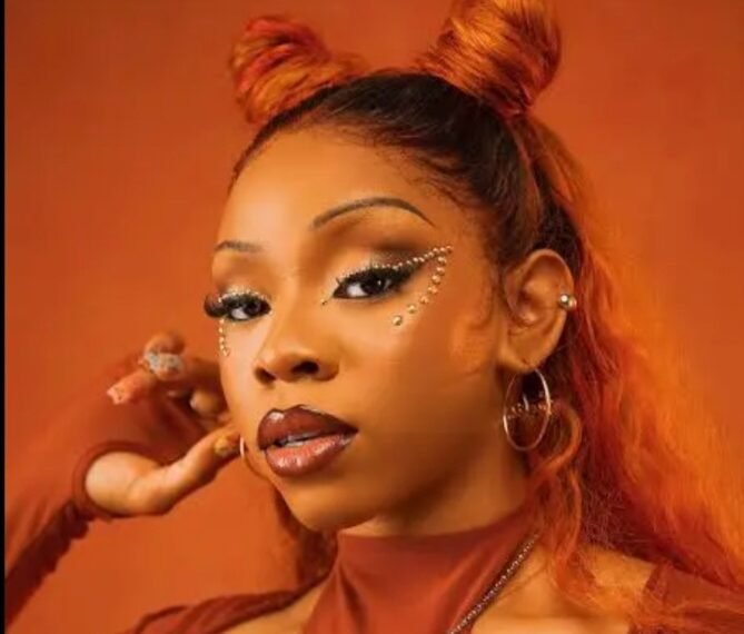 Fave Says Female Artistes Face More Scrutiny in Nigerian Music Industry