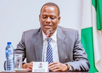 Affordable funding: Africa needs cheaper, long-term financing. High costs: Borrowing is expensive due to currency risks and perceptions. Climate finance: Oyedele wants a fairer global financing system. Energy: He supports more investment in gas and clean energy. Nigeria: Focus on reducing poverty and expanding opportunities.