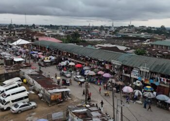 Market Women Confront Police Officer At Watt Market In Calabar After Pursuit Scatters Produce