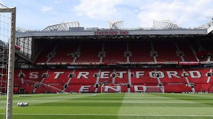 Man Utd Sells Old Trafford Pitch Pieces for £125 Each