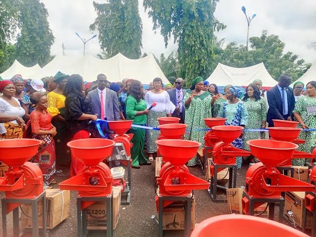 Remi Tinubu Empowers 500 Indigent Women In Ebonyi