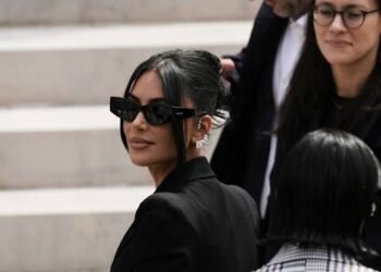 Paris Court Awards Kim Kardashian €1 After 2016 Robbery Case