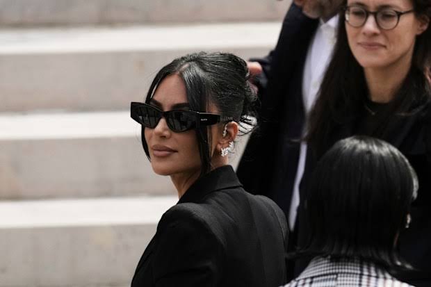 Paris Court Awards Kim Kardashian €1 After 2016 Robbery Case
