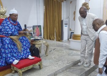 Amaechi visits Urhobo monarchs