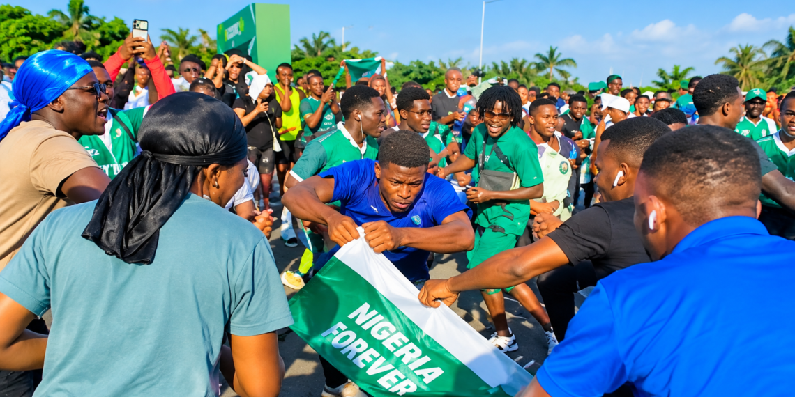 Warri Independence Day Run Disrupted As Youths Burn Tinubu-Branded Shirts, Chant ‘Obi’