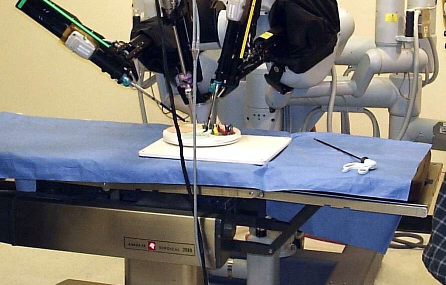 Robotic prostate surgery in an operating theatre